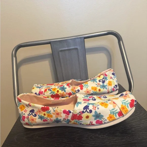 TOMS Floral Canvas Alpargata Slip-On Flats Women’s US 7 Spring Summer Shoes - Picture 9 of 14